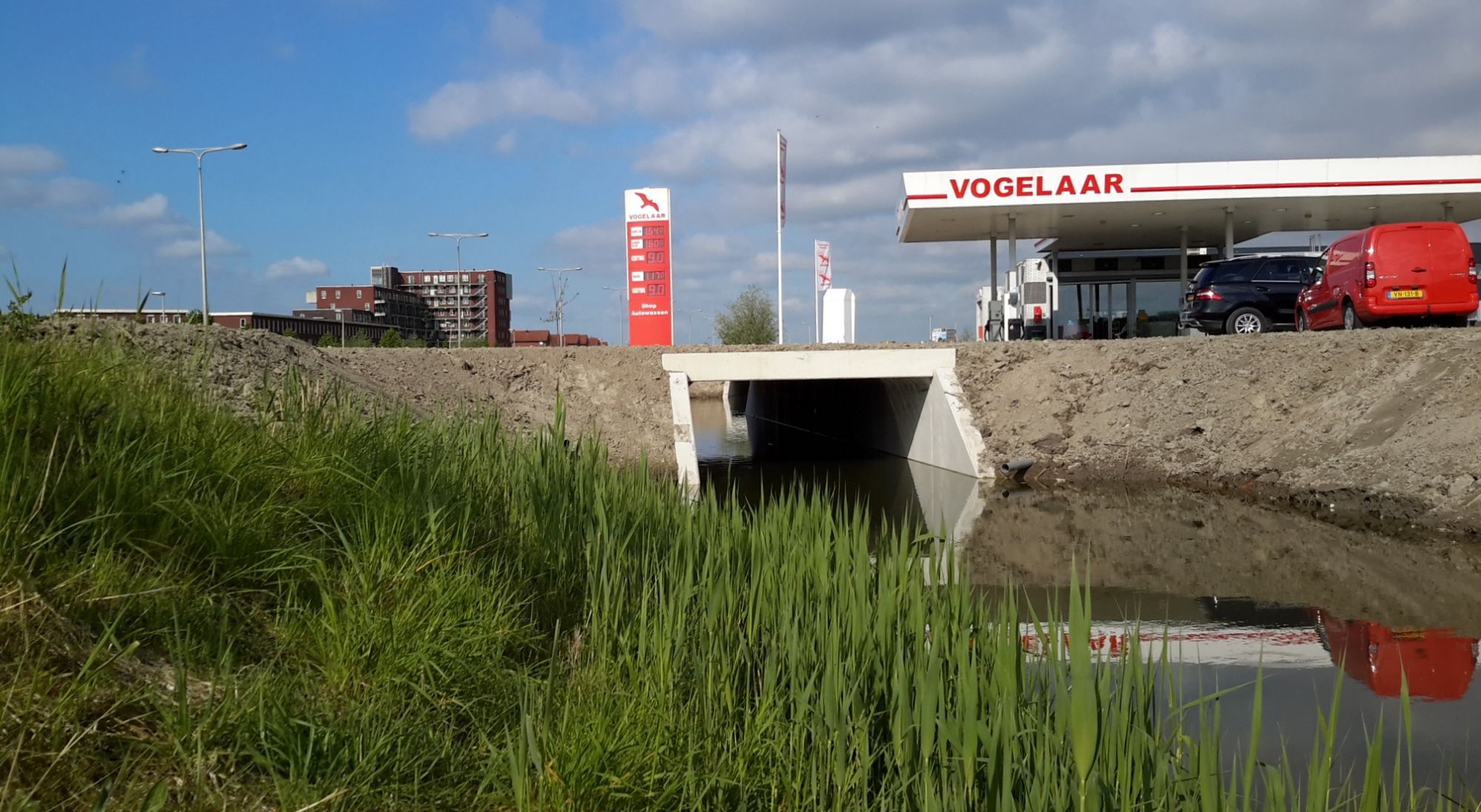 Elementenverharding langs de gracht